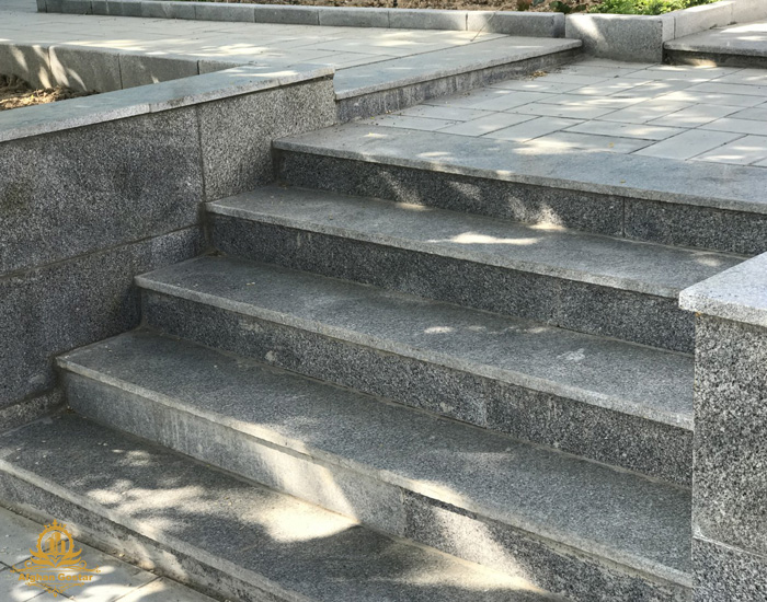 چه نوع سنگی برای راه پله مناسب است؟